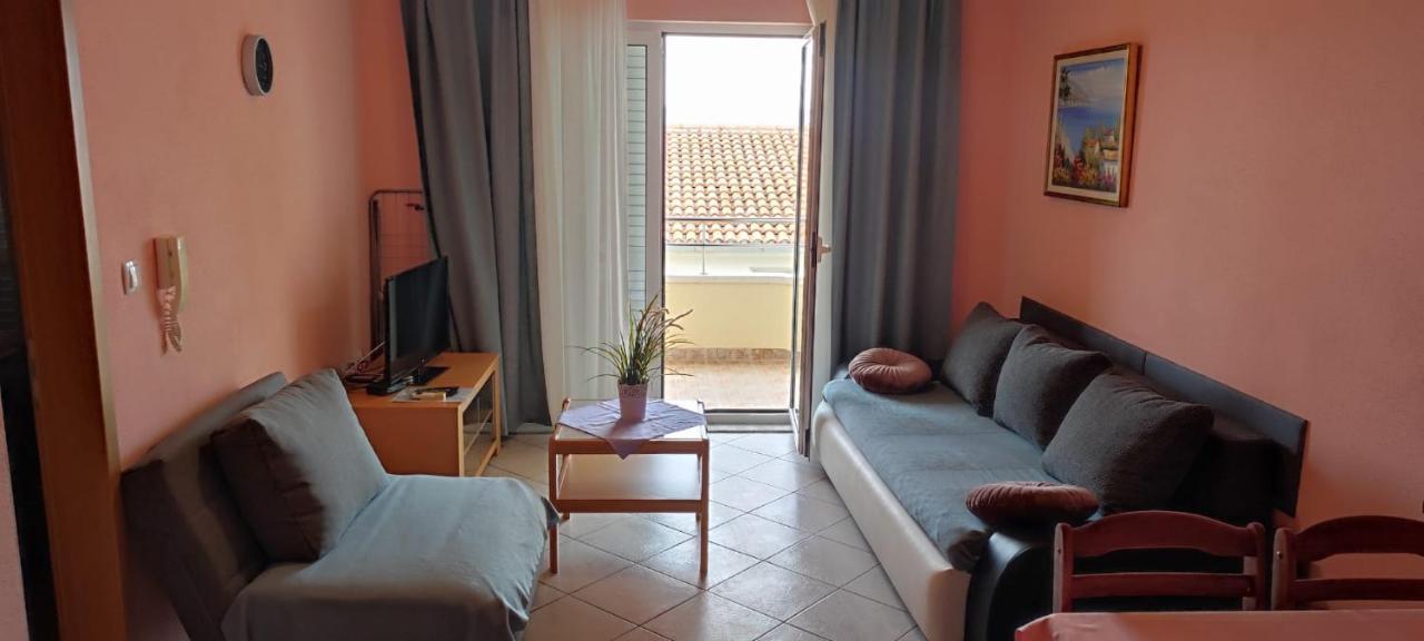 Villa Dm Baska Voda Bagian luar foto